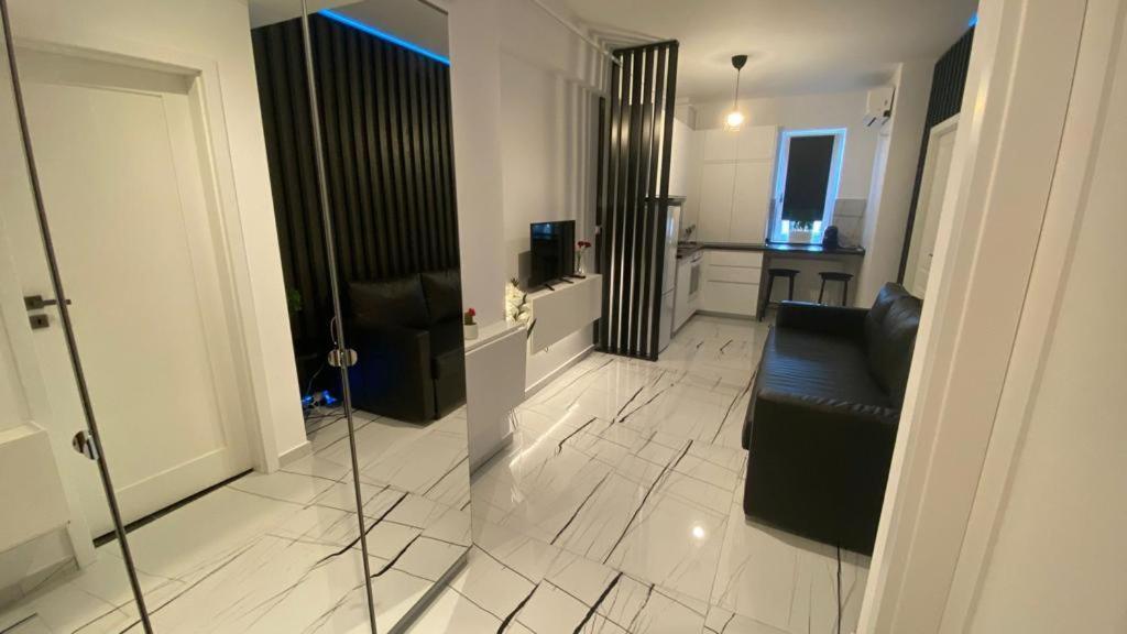 Q Luxury Apartment - Palas Center Iasi Ngoại thất bức ảnh